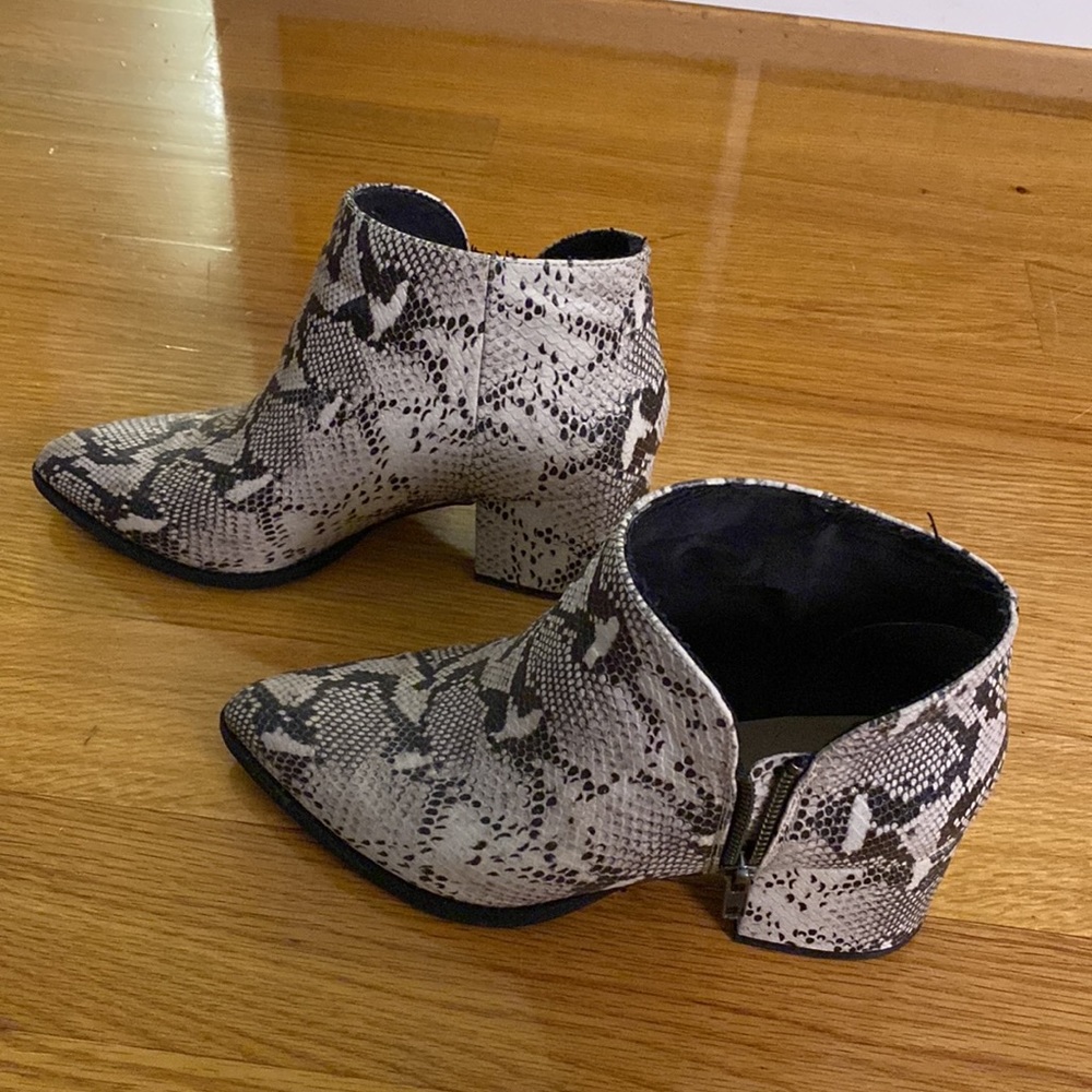 booties - Picture 3 of 5